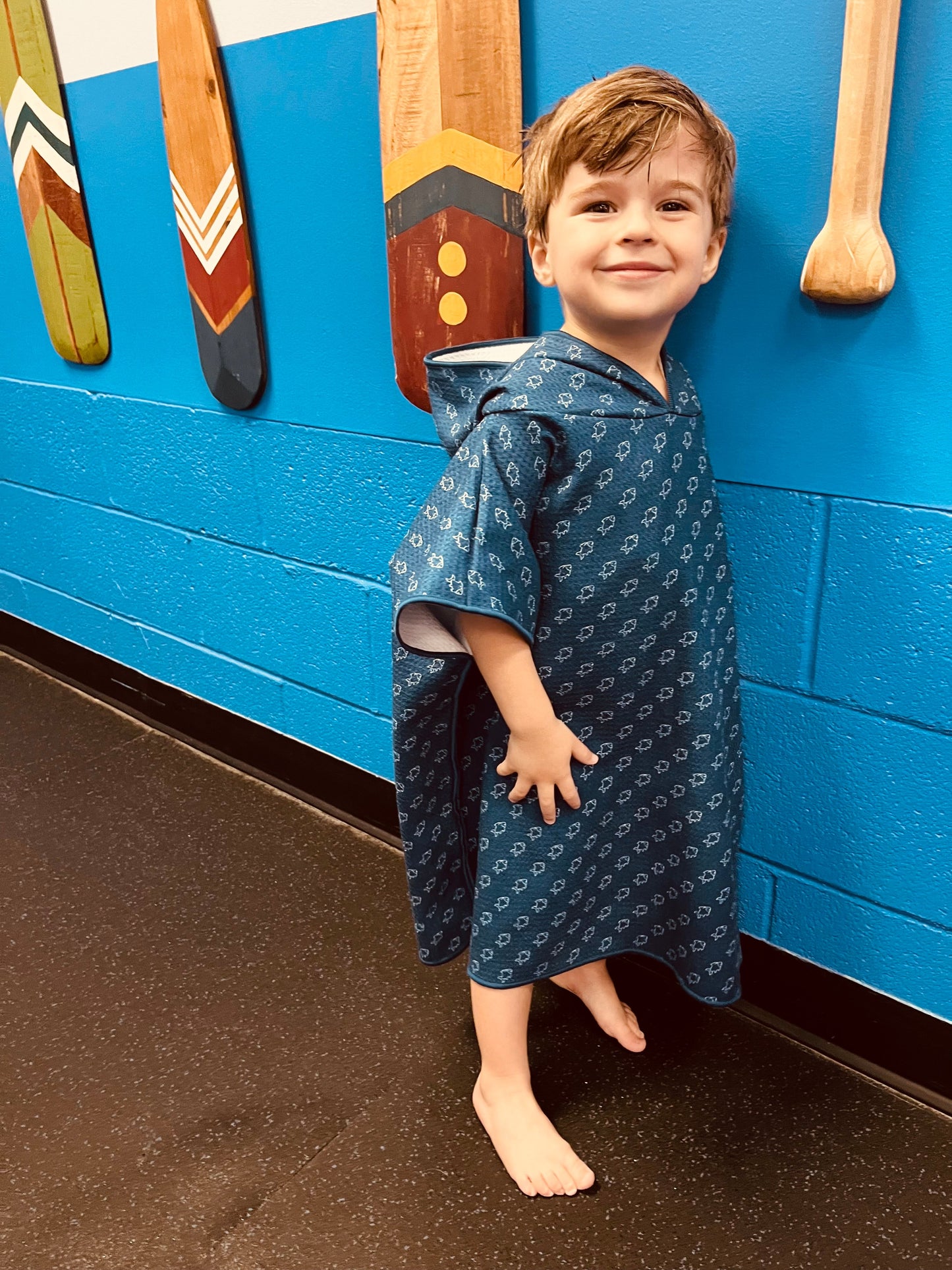 Microfiber blue fish waffle wearable towel