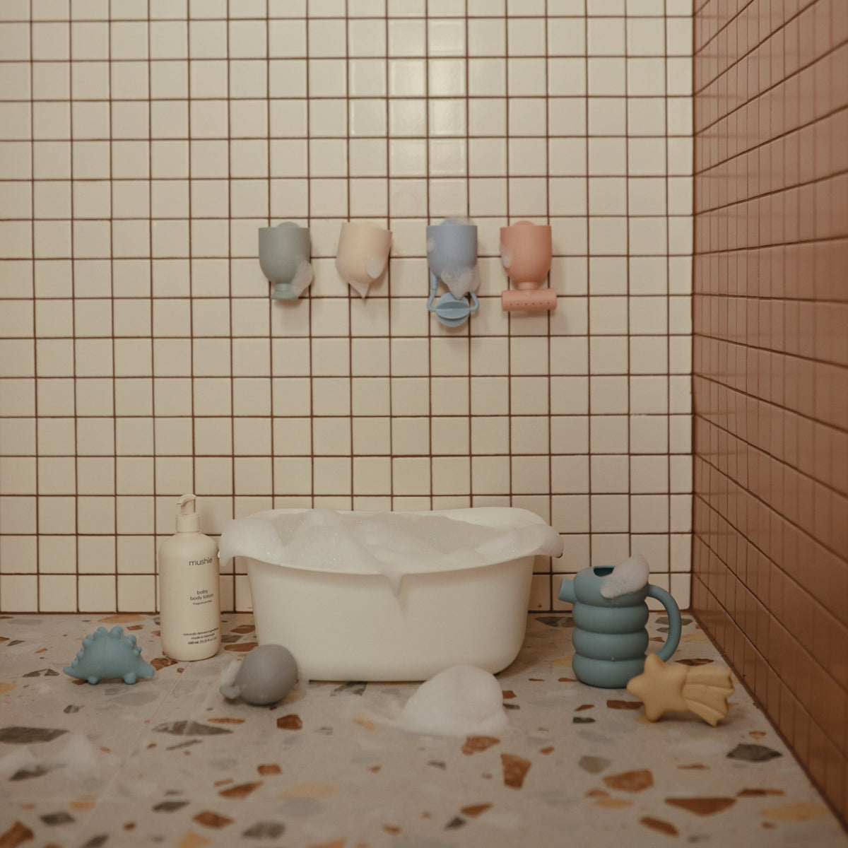 Pour and Play Bath Set