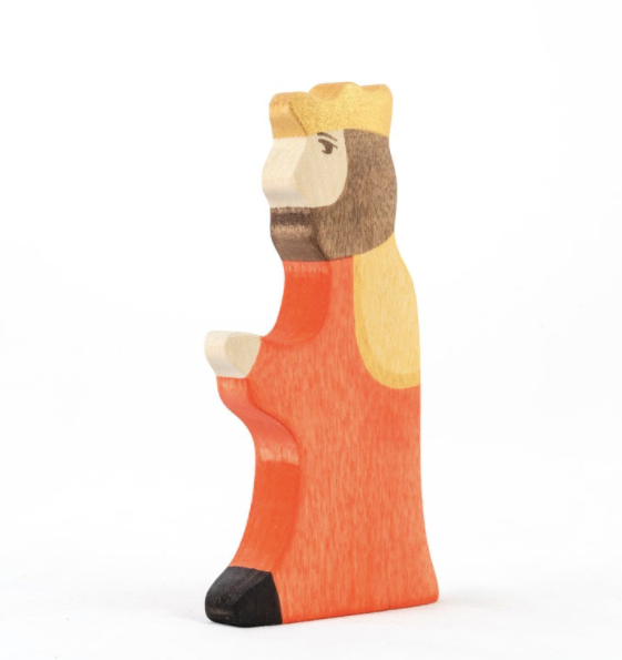Wooden King and Queen figurines